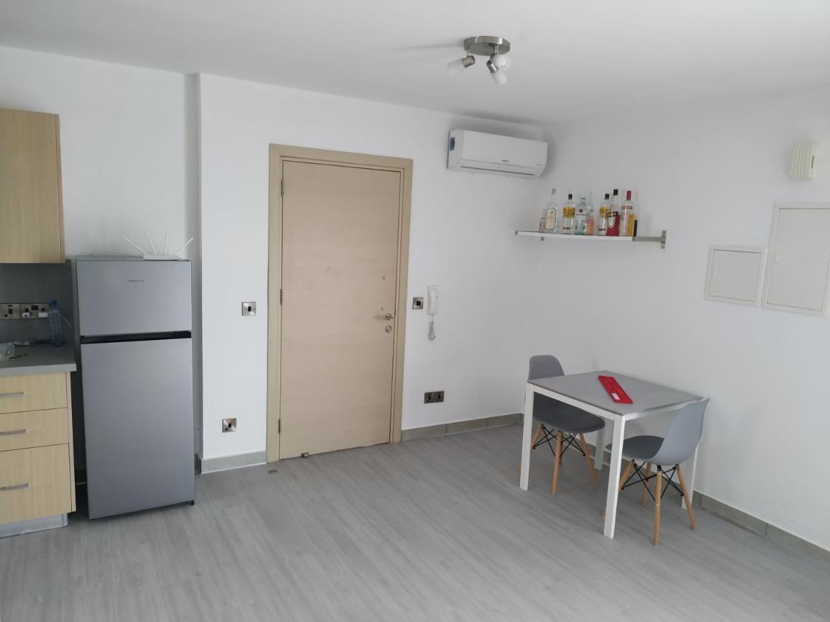 Modern Suite, Xl Balcony, Parking Нікосія Екстер'єр фото